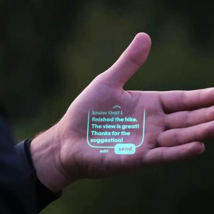 Kiamat Smartphone di Jakarta: Mengapa Warga Mulai Membuang Layar Kaca demi Teknologi Proyeksi Telapak Tangan (Palm-Tech)