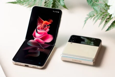 Smartphone Lipat 3 Mulai Dijual Rp 5 Jutaan, Tapi Anehnya Generasi Z Lebih Pilih HP Jadul – Inilah 3 Alasan di Balik Tren 'Anti-Canggih' yang Membingungkan